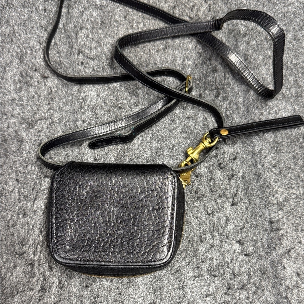 Dooney & Bourke Vintage Black Textured Leather purse. - Picture 4 of 10